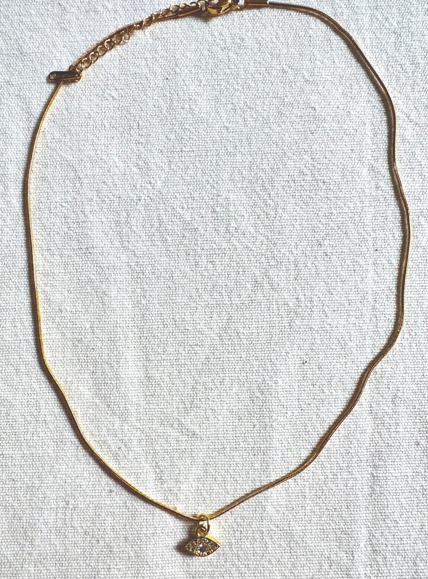 Collar liso ojo turco