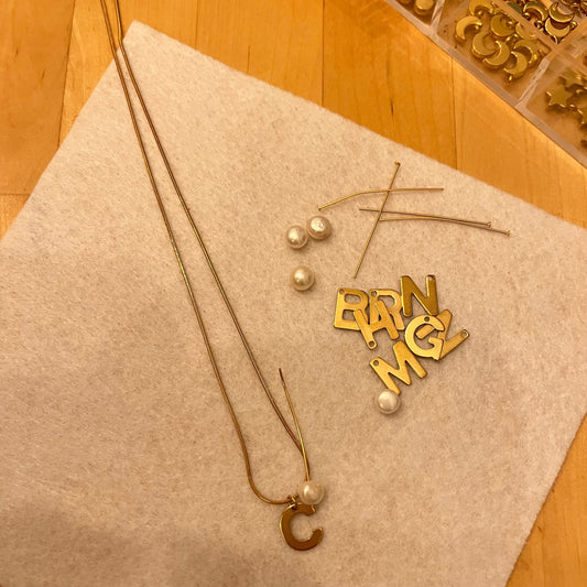 Personaliza tus joyas Blava: un detalle único para llevar cerca