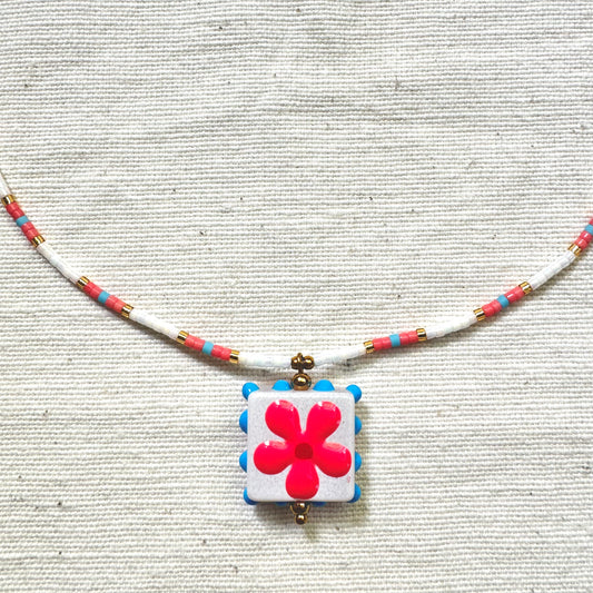 Collar Toscana flor blanco